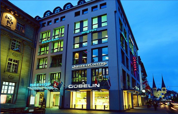 【彩云网评】八一八瑞士这个国家|路易·C·K