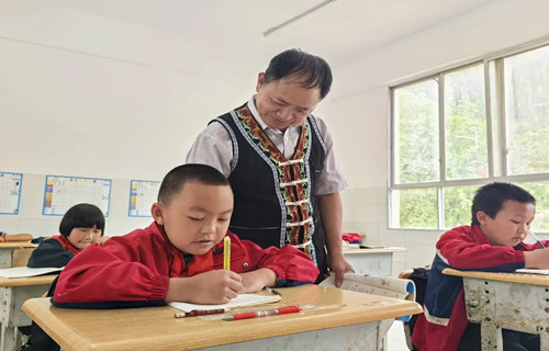 读懂“一师一校一辈子”的分量